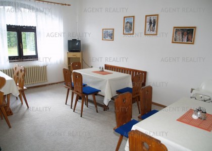 Prodej zavedeného pensionu 750m2 s obchodními prostory 200m2 a s dobrým výnosem v centru Harrachova.