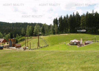 Prodej zavedeného pensionu 750m2 s obchodními prostory 200m2 a s dobrým výnosem v centru Harrachova.