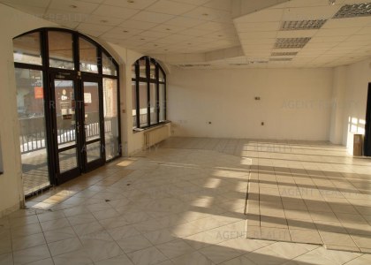 Prodej zavedeného pensionu 750m2 s obchodními prostory 200m2 a s dobrým výnosem v centru Harrachova.