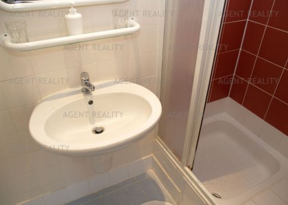 Prodej vybaveného hotelu v provozu nedaleko centra Karlových Varů v obci Březová.