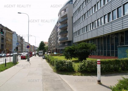 Pronájem moderní kanceláře 12m2 v administrativní budově P4-Pankrác