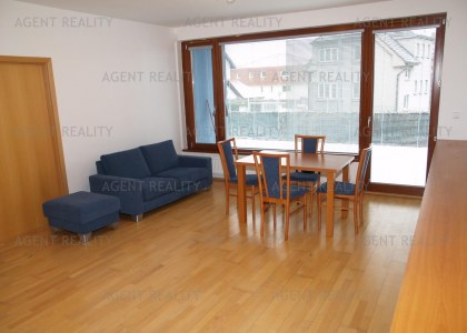 Prodej pěkného bytu 3+kk, 72m2 s terasou 36m2 a předzahrádkou 131m2 a garáží v P6-Řepy