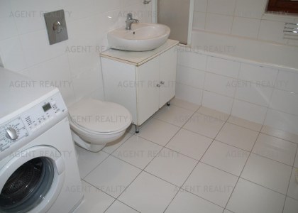 Prodej pěkného bytu 3+kk, 72m2 s terasou 36m2 a předzahrádkou 131m2 a garáží v P6-Řepy