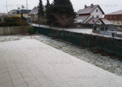 Prodej pěkného bytu 3+kk, 72m2 s terasou 36m2 a předzahrádkou 131m2 a garáží v P6-Řepy