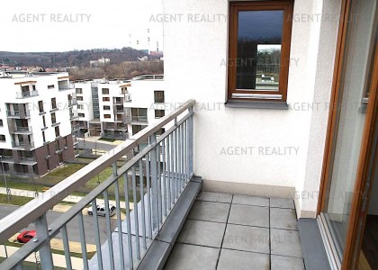 Pronájem bytu 4+kk,132m2 s terasami a parkováním, P9-Hrdlořezy.