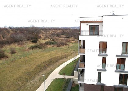 Pronájem bytu 4+kk,132m2 s terasami a parkováním, P9-Hrdlořezy.