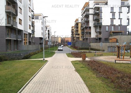 Pronájem bytu 4+kk,132m2 s terasami a parkováním, P9-Hrdlořezy.