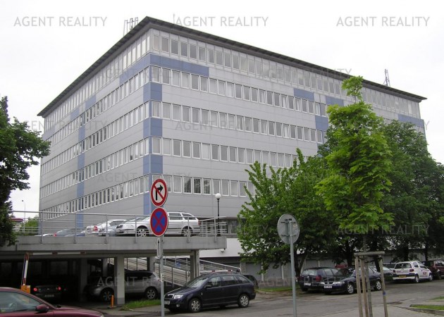 Pronájem kanceláří o celkové velikosti 430m2 v administrativní budově Praha 10-Strašnice.