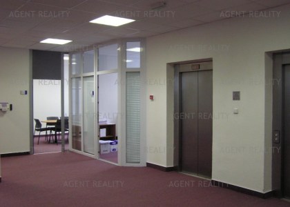 Pronájem kanceláří o celkové velikosti 430m2 v administrativní budově Praha 10-Strašnice.