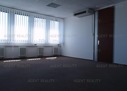Pronájem kanceláří o celkové velikosti 430m2 v administrativní budově Praha 10-Strašnice.