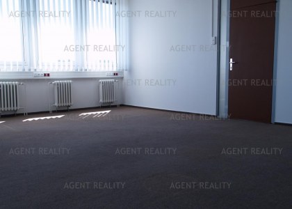 Pronájem kanceláří o celkové velikosti 430m2 v administrativní budově Praha 10-Strašnice.