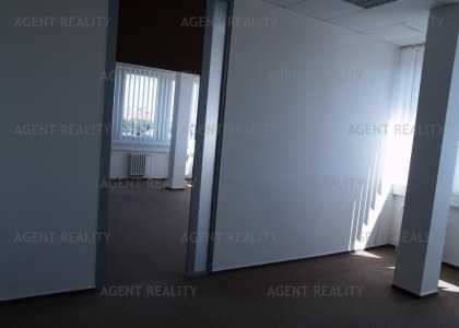 Pronájem kanceláří o celkové velikosti 430m2 v administrativní budově Praha 10-Strašnice.