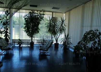 Pronájem kanceláří o celkové velikosti 430m2 v administrativní budově Praha 10-Strašnice.