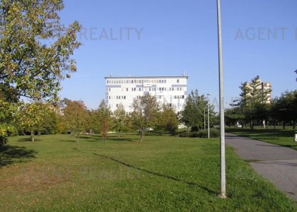 Pronájem kanceláří o celkové velikosti 430m2 v administrativní budově Praha 10-Strašnice.